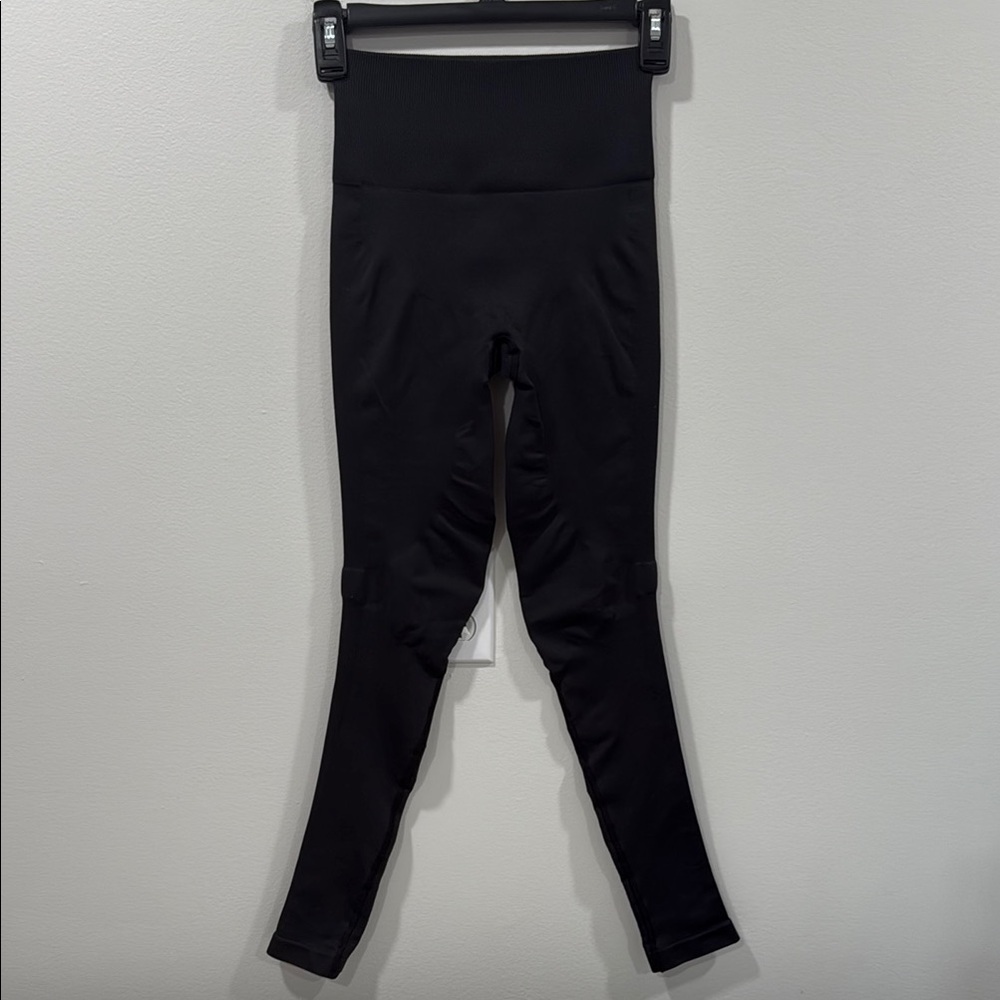 Lululemon Zone In Crop Compression Leggings Size 2 GUC